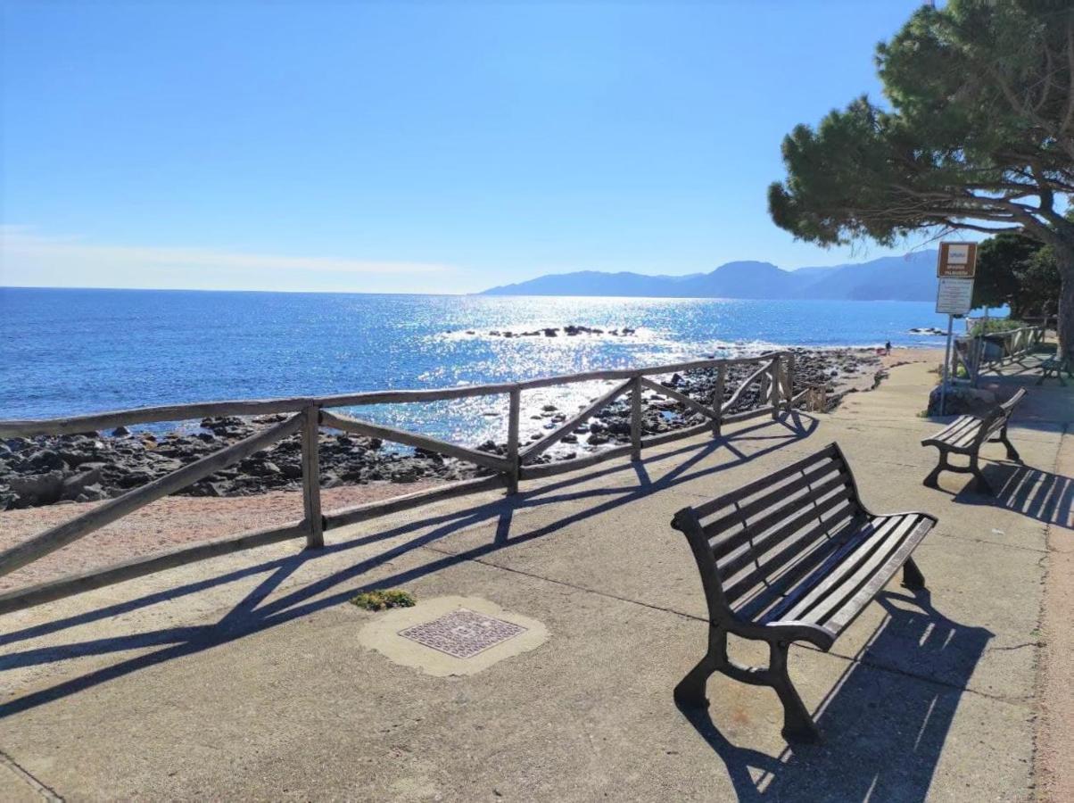 Terrazza Lungomare, e sei in spiaggia... Cala Gonone Esterno foto